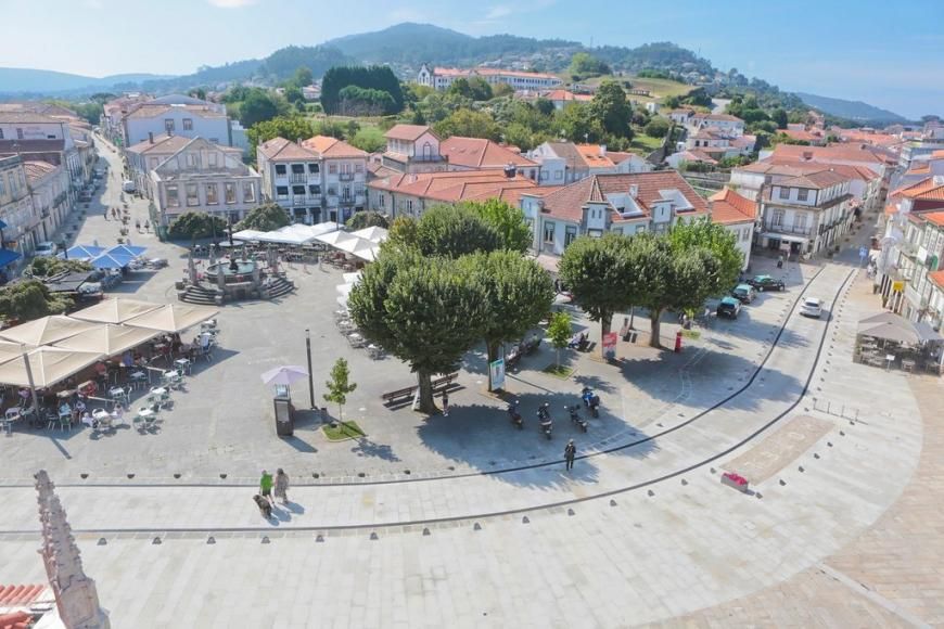 Frui&ccedil;&atilde;o do Centro Hist&oacute;rico e intera&ccedil;&atilde;o dos pe&otilde;es com o com&eacute;rcio local facilitados ao fim de semana