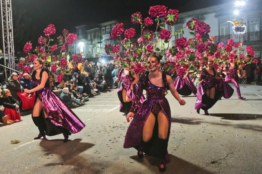DESFILE DE CARNAVAL NOTURNO COM FORTE ADES&Atilde;O DE GRUPOS E COMPARSAS QUE J&Aacute; GARANTIRAM A SUA PARTICIPA&Ccedil;&Atilde;O